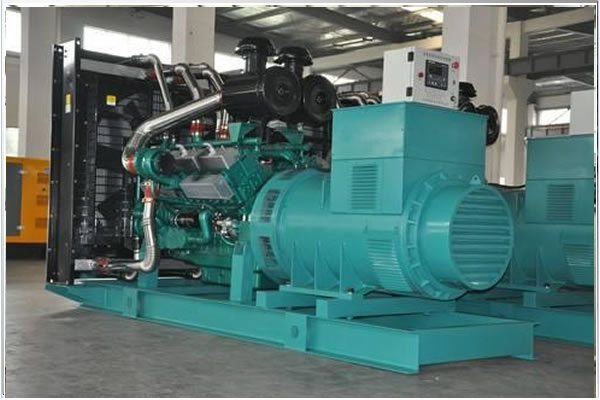 ?？谇嗌剿畮旃芾?00KW康明斯發(fā)電機(jī)組